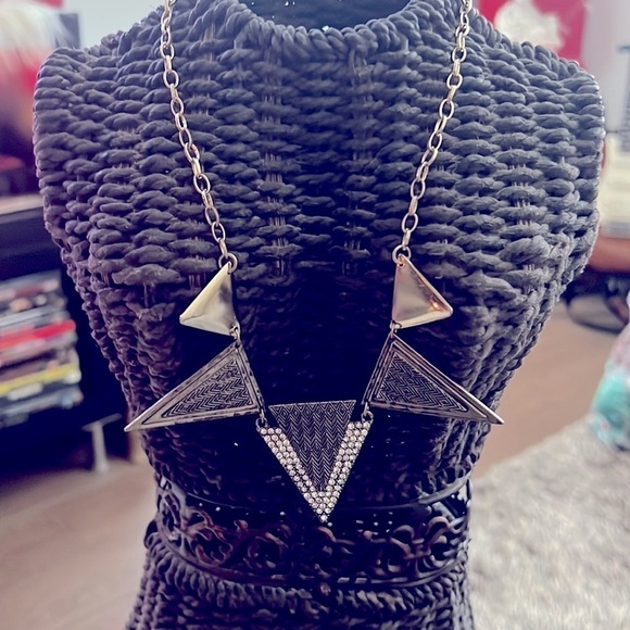 Beautiful Gold Triangle Boho Necklace! 🤩🛍️💕 - Picture 4 of 6